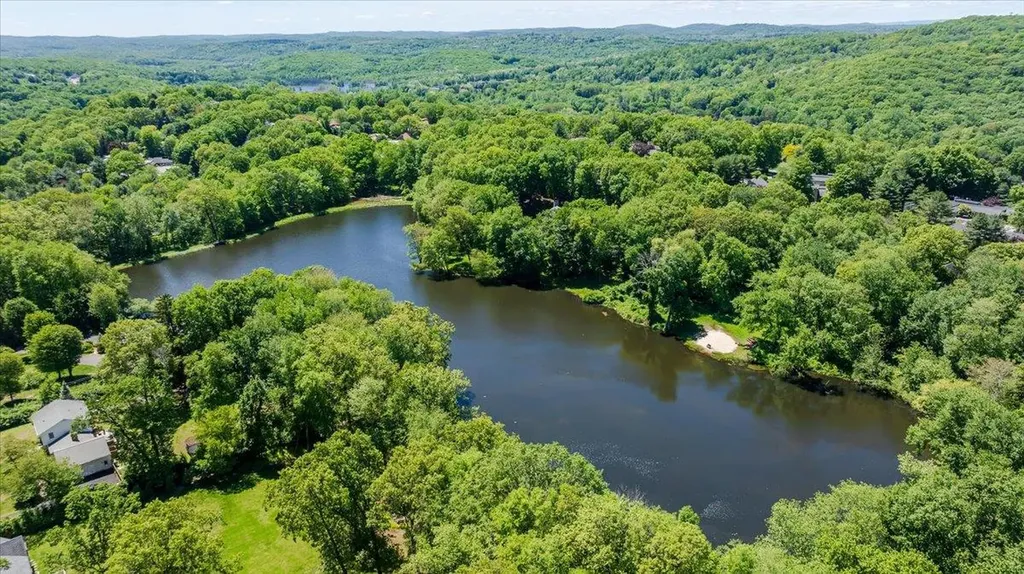 24 Summit Circle Somers NY 10589