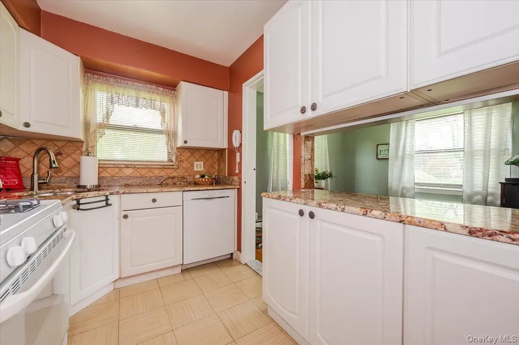 1215 E Broadway Hewlett NY 115578