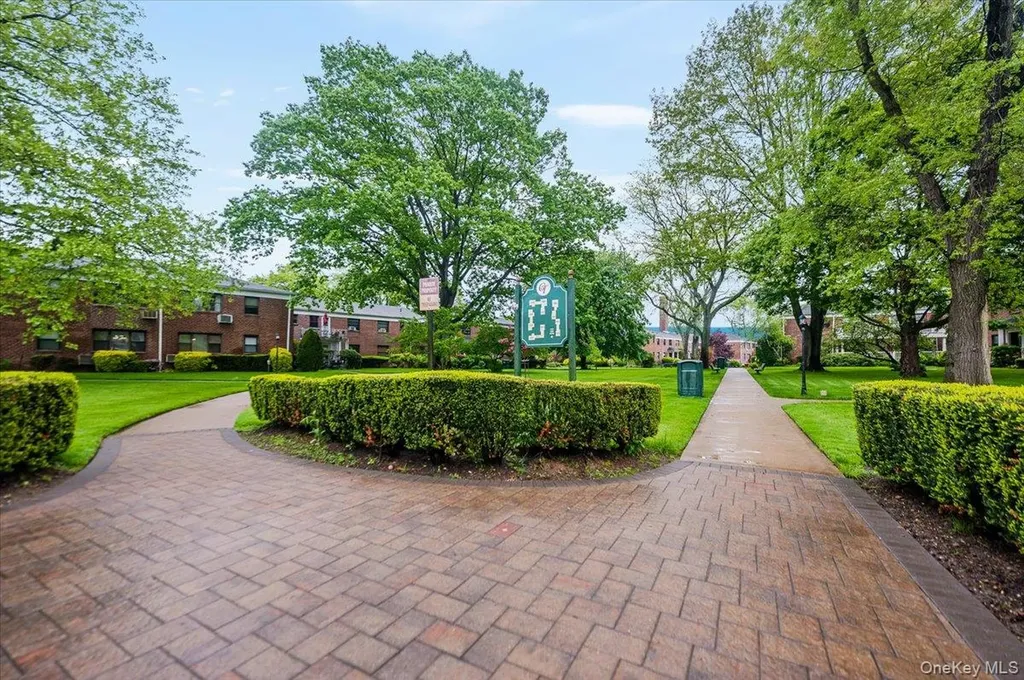 1215 E Broadway Hewlett NY 115578