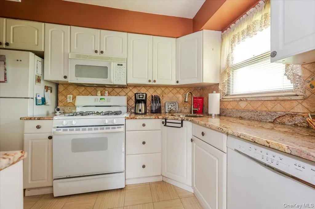 1215 E Broadway Hewlett NY 115578