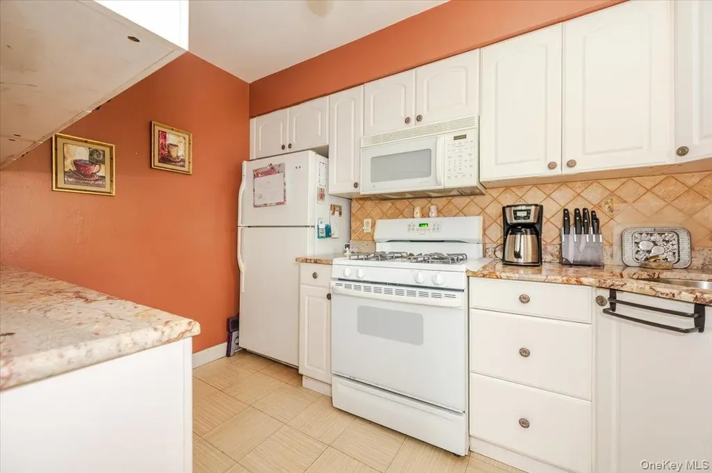 1215 E Broadway Hewlett NY 115578