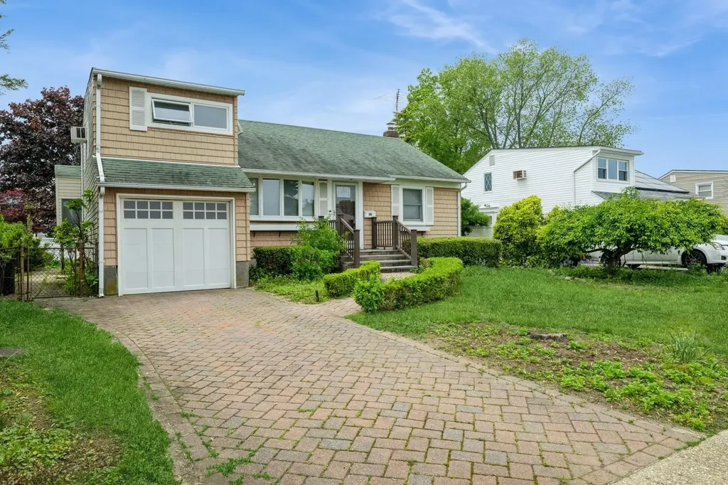 542 Kell Place Seaford NY 11783