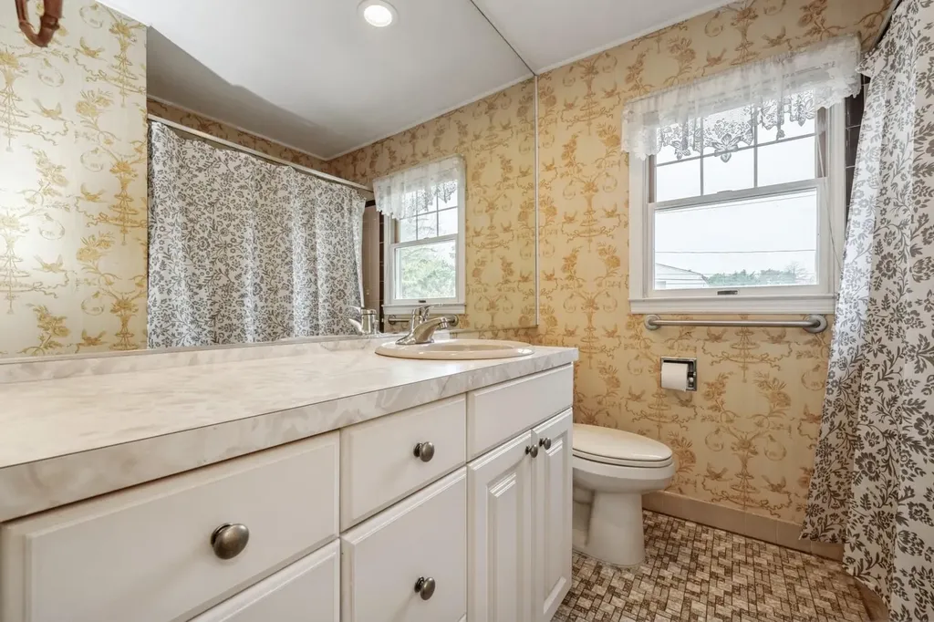 542 Kell Place Seaford NY 11783