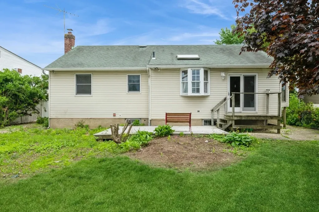 542 Kell Place Seaford NY 11783