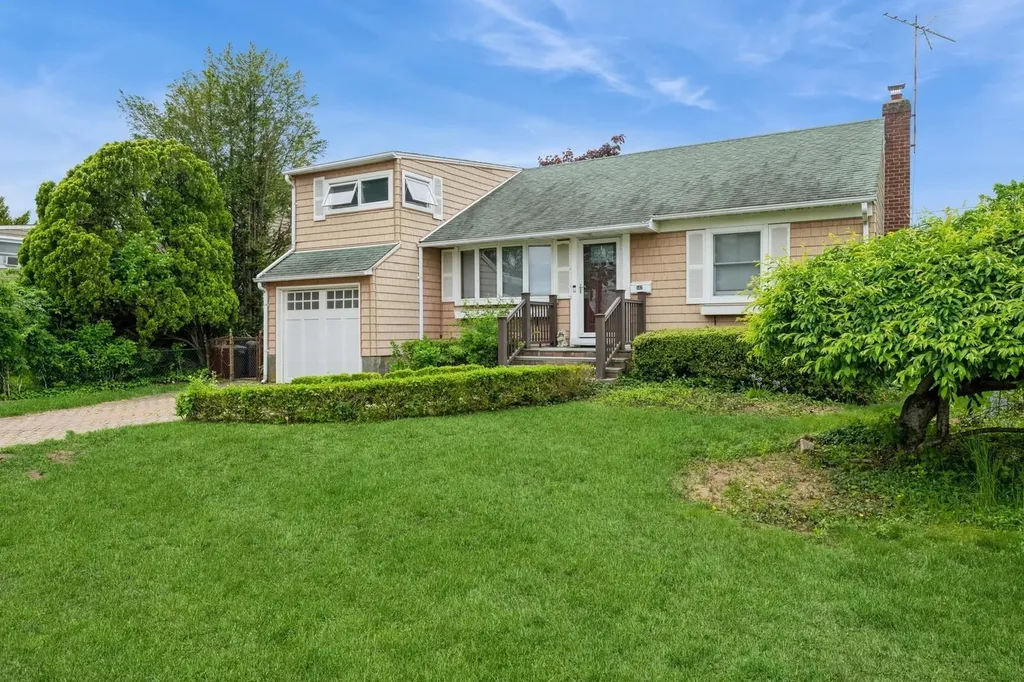 542 Kell Place Seaford NY 11783