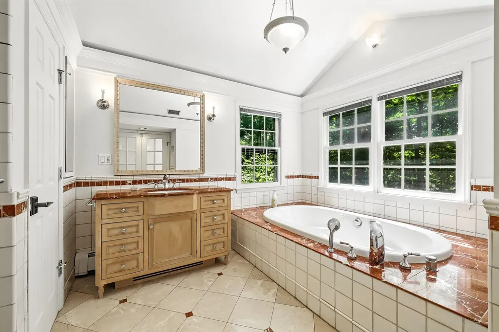 122 Valley View Road Chappaqua NY 10514