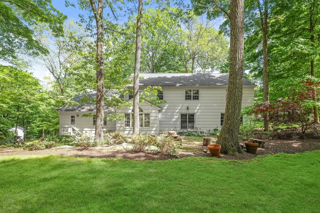 122 Valley View Road Chappaqua NY 10514