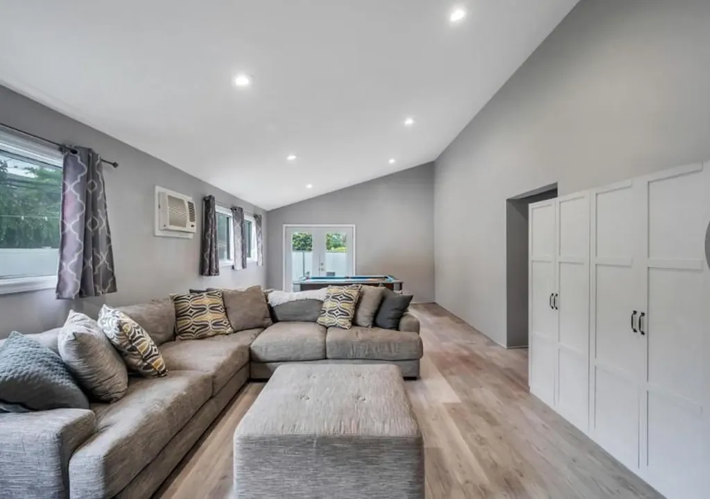 91 Valley Road Levittown NY 11756