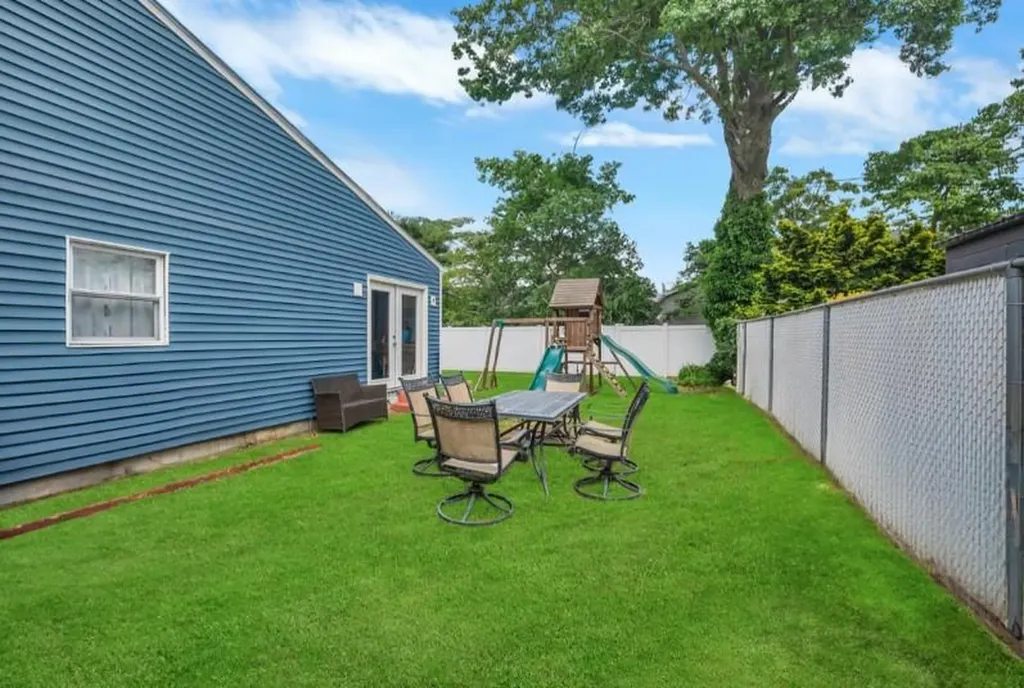91 Valley Road Levittown NY 11756
