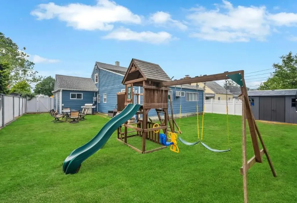 91 Valley Road Levittown NY 11756