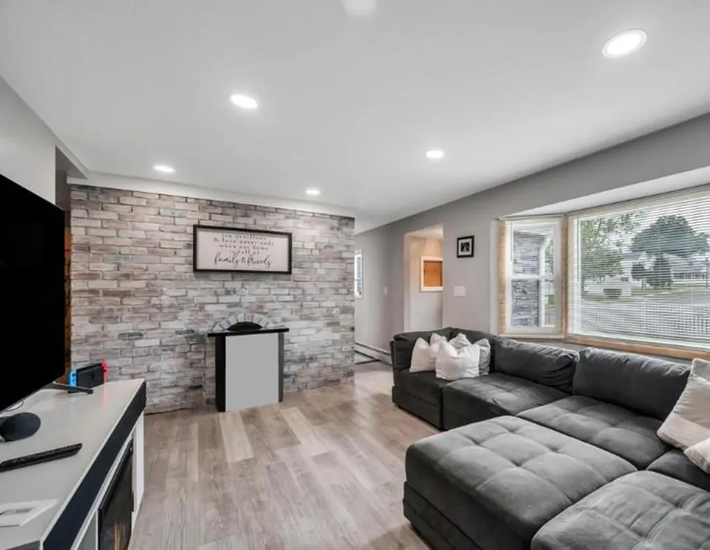 91 Valley Road Levittown NY 11756