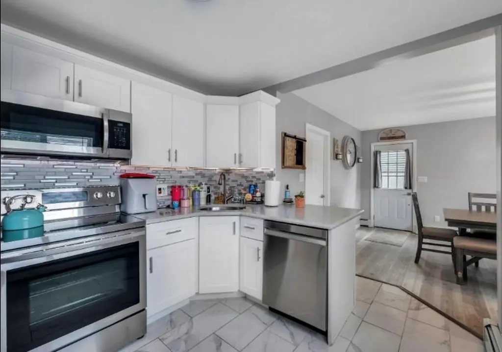 91 Valley Road Levittown NY 11756