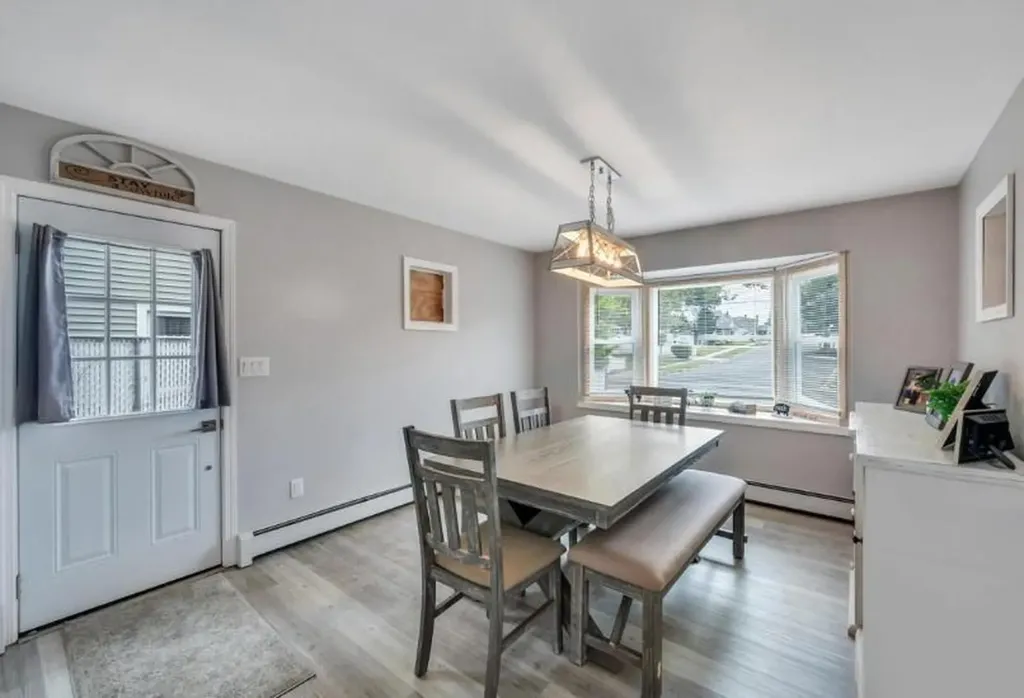 91 Valley Road Levittown NY 11756