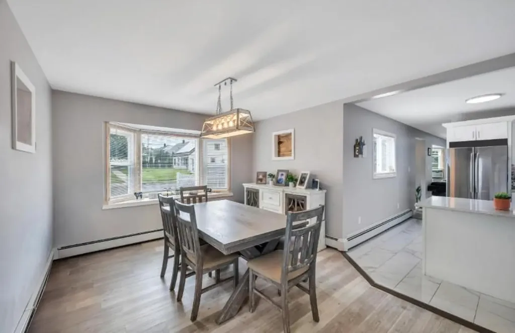 91 Valley Road Levittown NY 11756