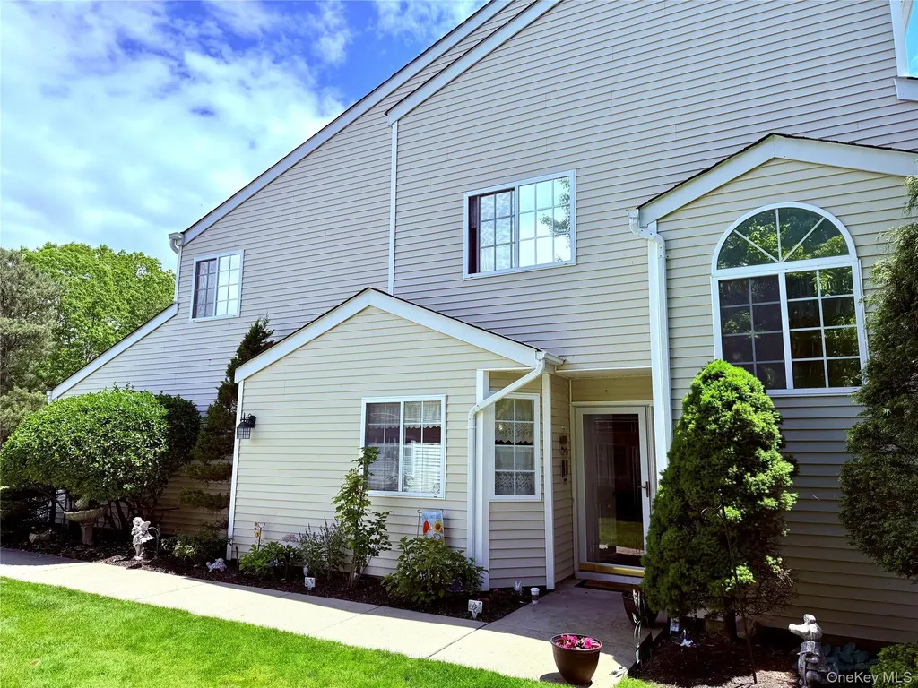 186 Gothic Circle Manorville NY 11949
