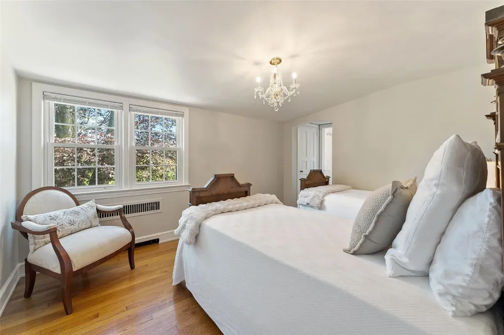 18 Castle Walk Scarsdale NY 10583
