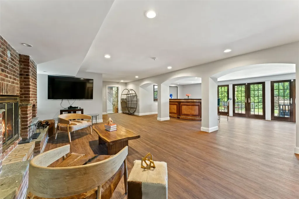 18 Castle Walk Scarsdale NY 10583