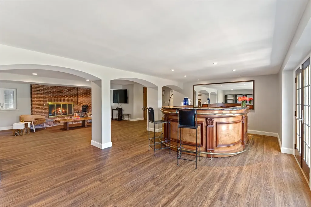 18 Castle Walk Scarsdale NY 10583