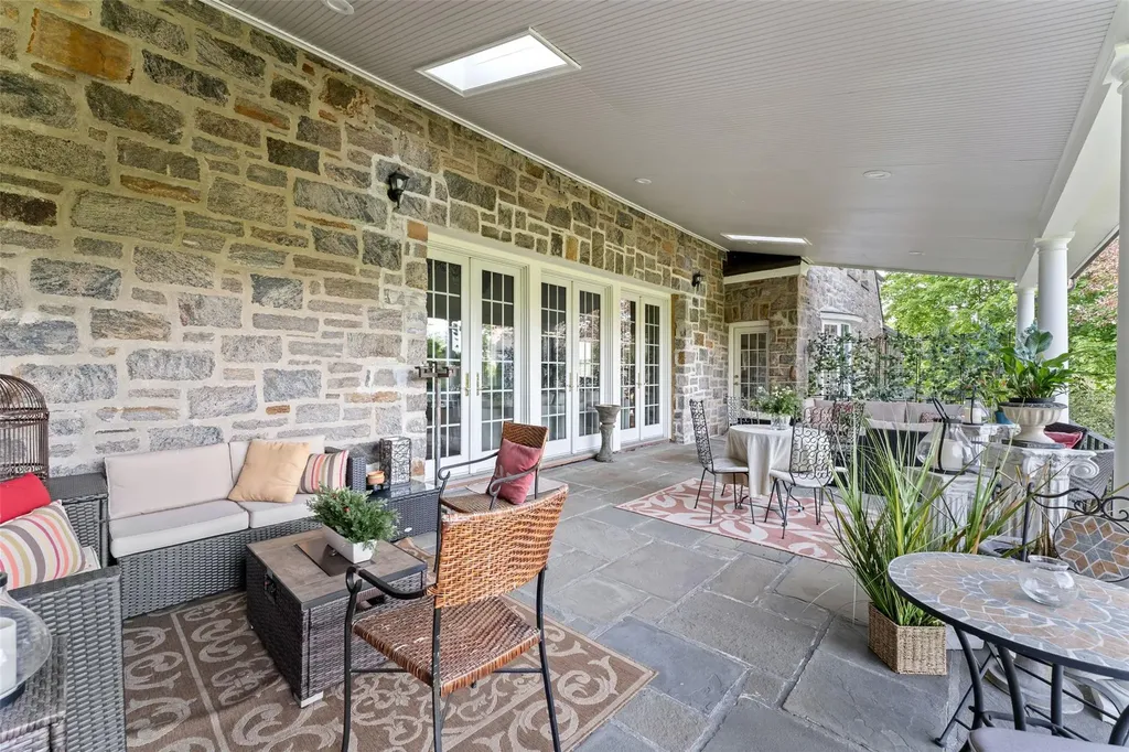 18 Castle Walk Scarsdale NY 10583