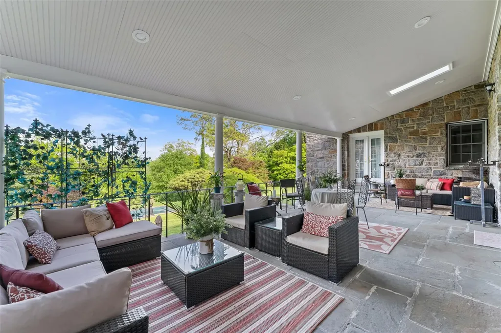 18 Castle Walk Scarsdale NY 10583