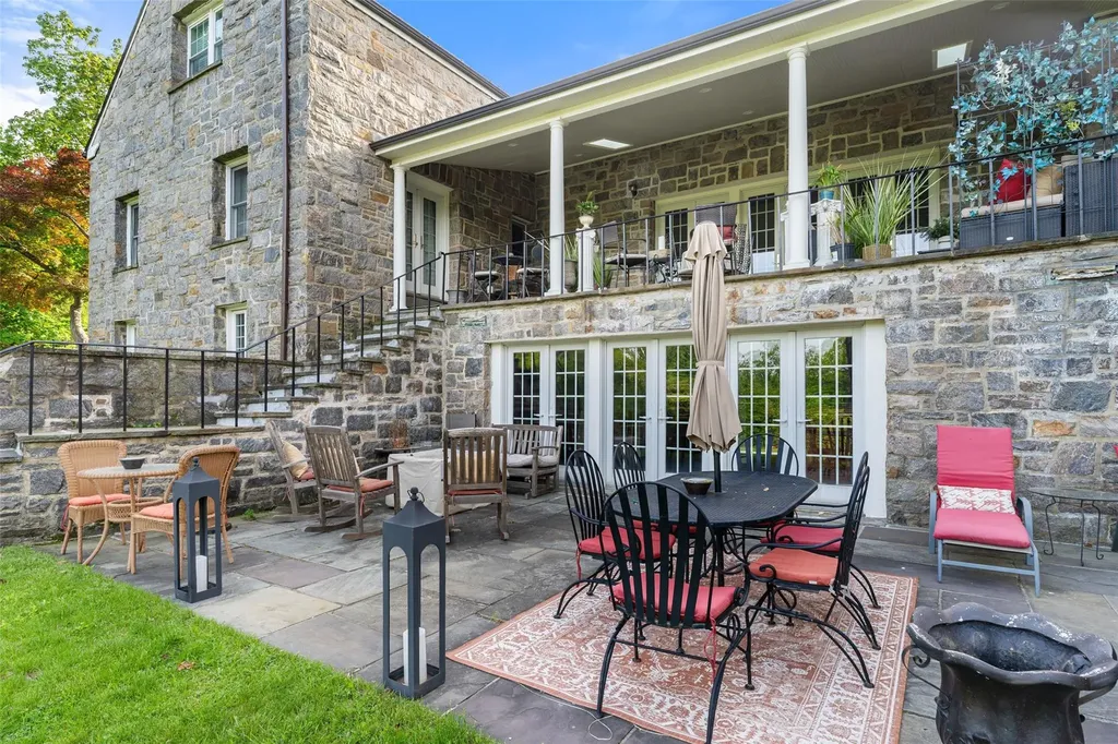 18 Castle Walk Scarsdale NY 10583