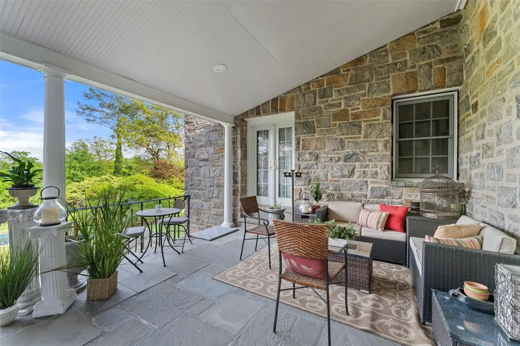 18 Castle Walk Scarsdale NY 10583