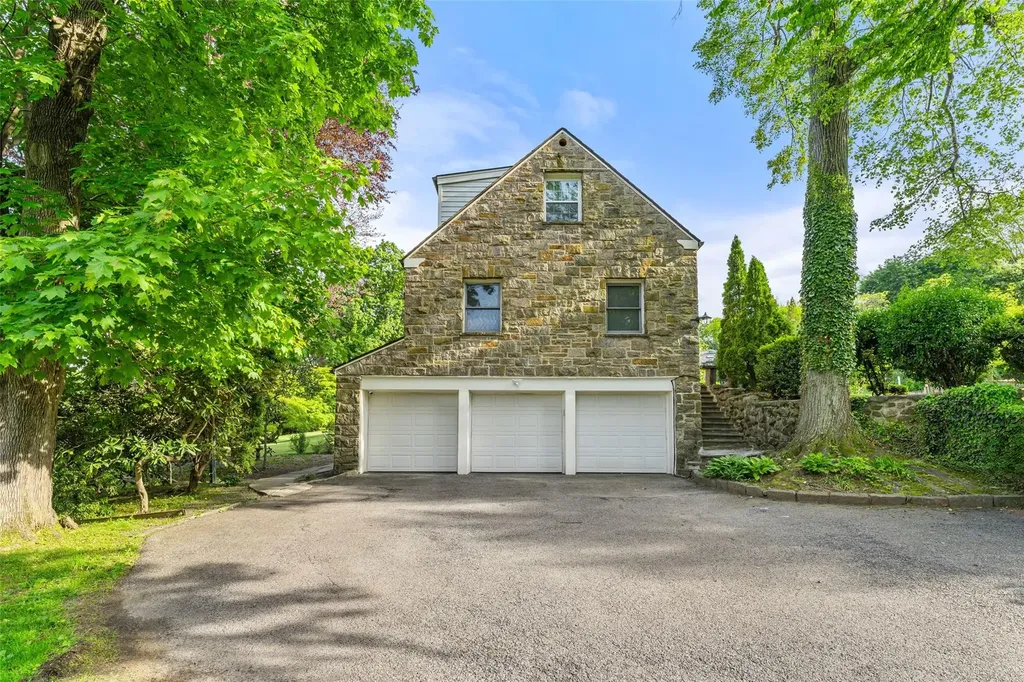 18 Castle Walk Scarsdale NY 10583