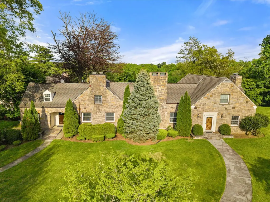 18 Castle Walk Scarsdale NY 10583