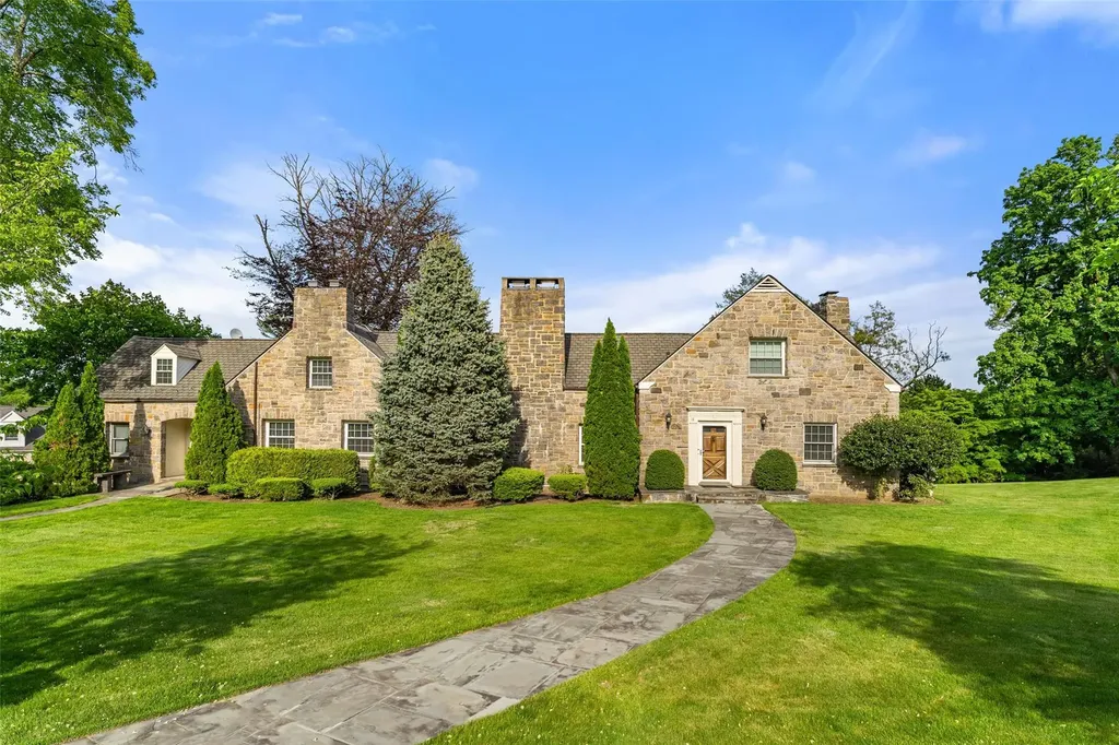 18 Castle Walk Scarsdale NY 10583