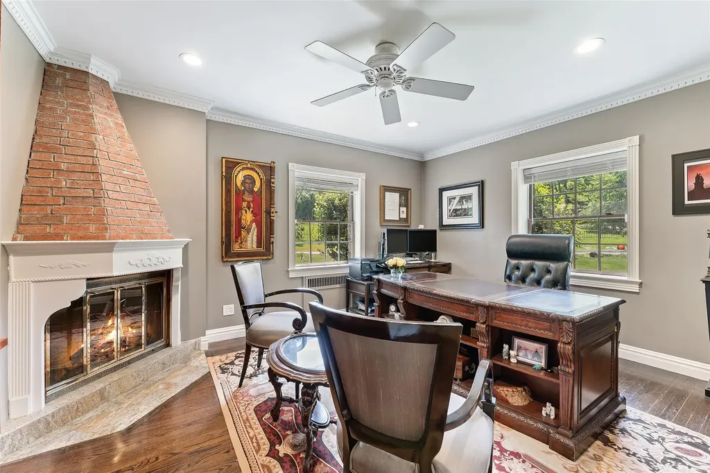 18 Castle Walk Scarsdale NY 10583