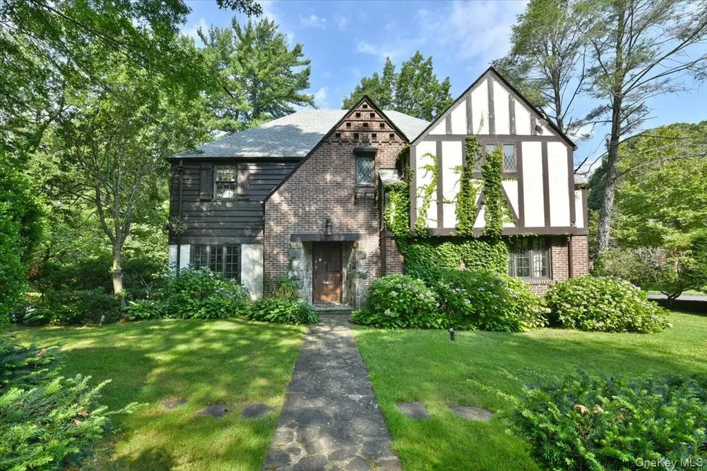 1 Linford Road Great Neck NY 11021