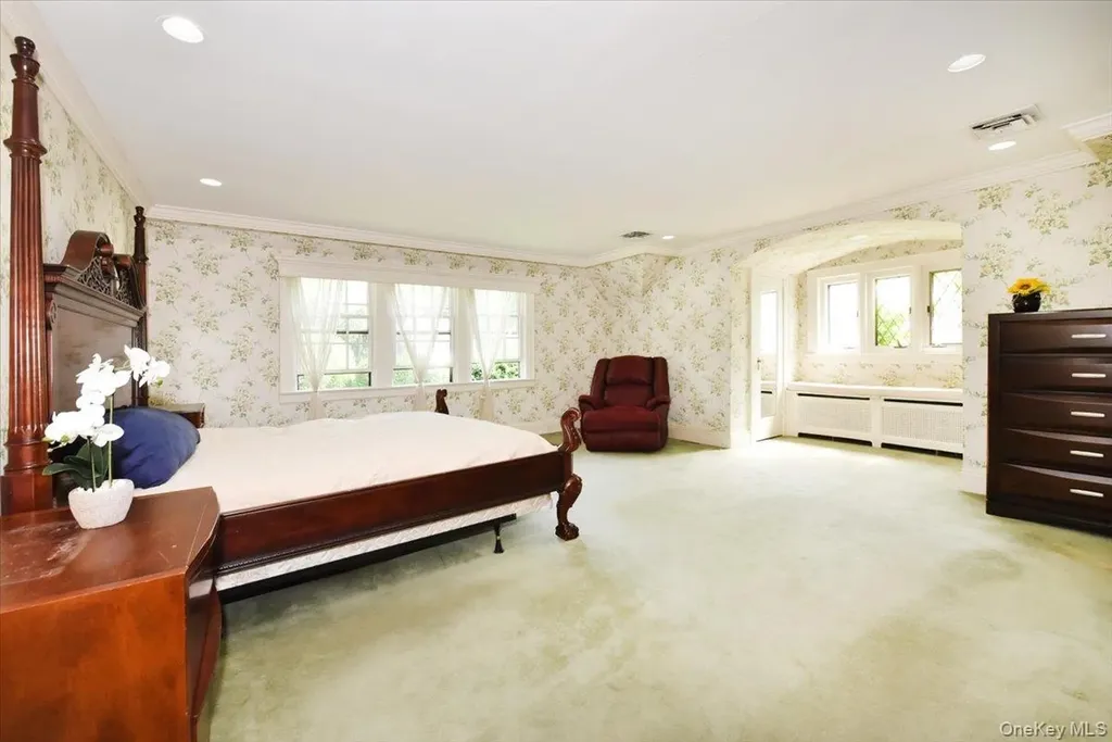 1 Linford Road Great Neck NY 11021