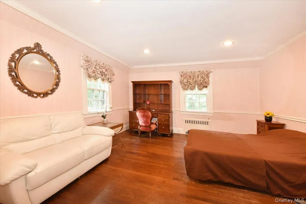 1 Linford Road Great Neck NY 11021