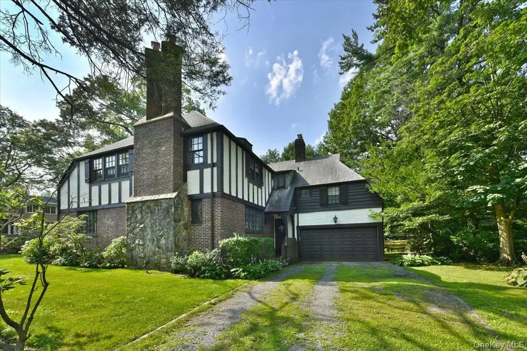 1 Linford Road Great Neck NY 11021