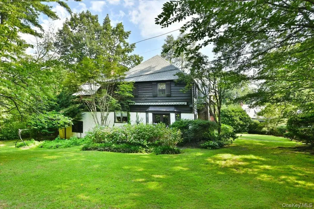 1 Linford Road Great Neck NY 11021