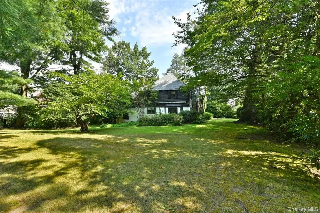 1 Linford Road Great Neck NY 11021