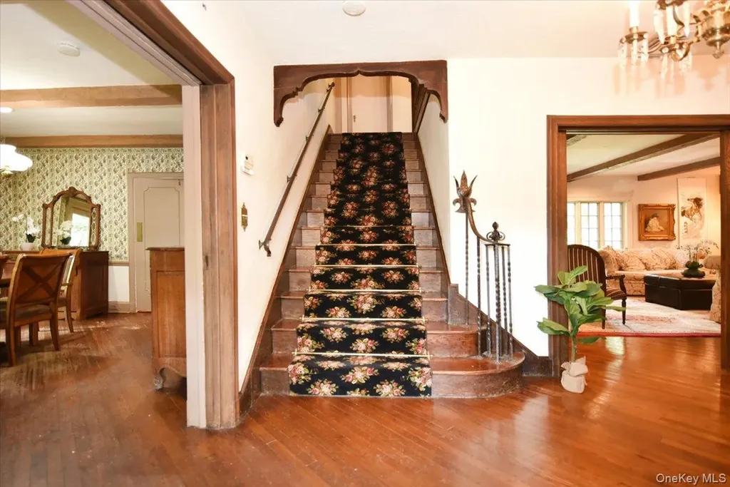 1 Linford Road Great Neck NY 11021