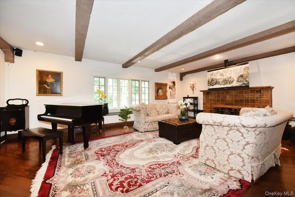 1 Linford Road Great Neck NY 11021