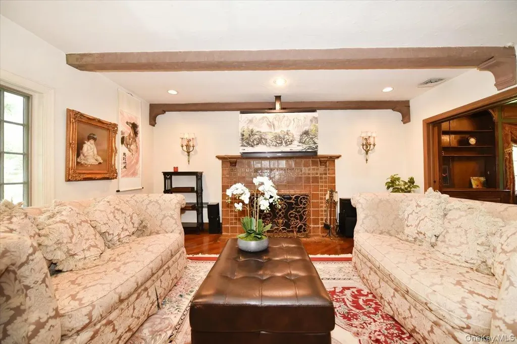 1 Linford Road Great Neck NY 11021