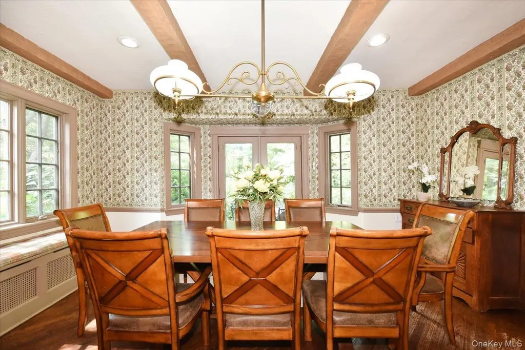 1 Linford Road Great Neck NY 11021