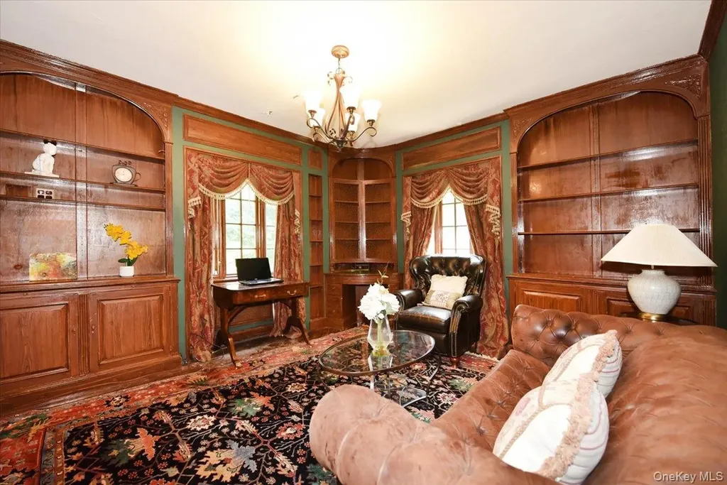 1 Linford Road Great Neck NY 11021