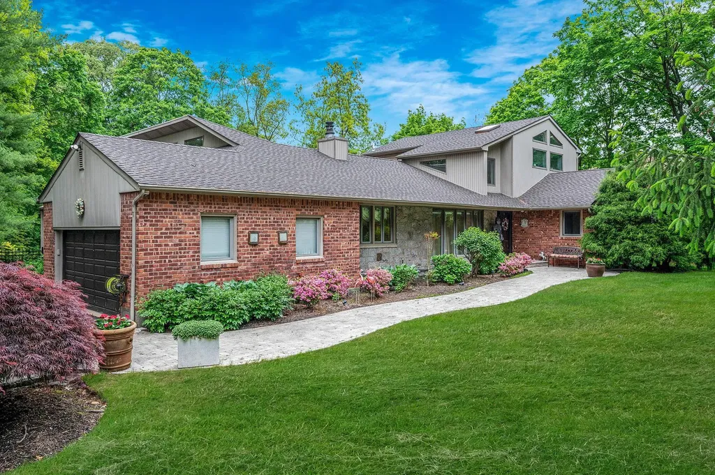 2 Farmview Drive Dix Hills NY 11746