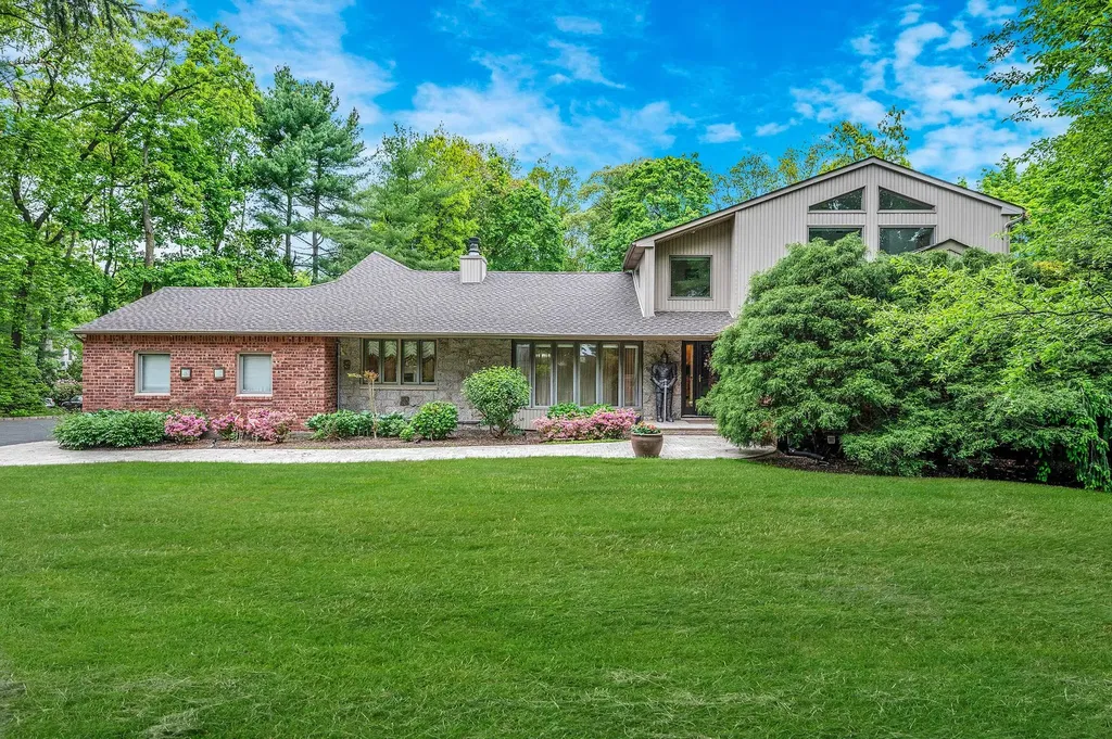 2 Farmview Drive Dix Hills NY 11746