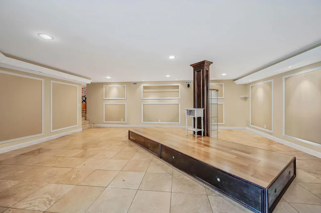 2 Farmview Drive Dix Hills NY 11746
