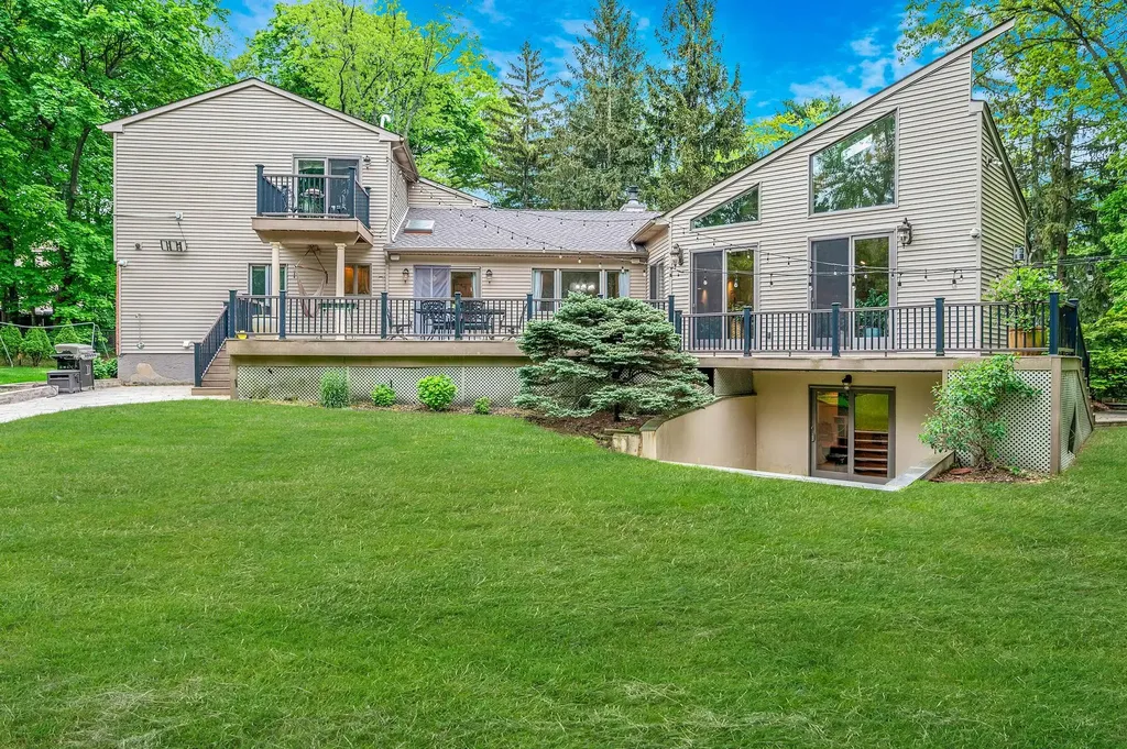 2 Farmview Drive Dix Hills NY 11746