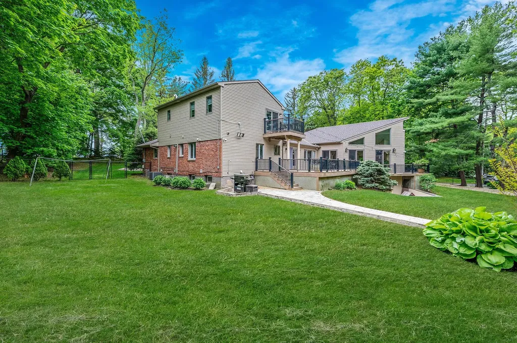 2 Farmview Drive Dix Hills NY 11746