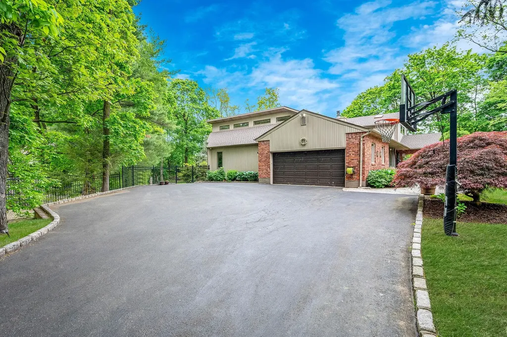 2 Farmview Drive Dix Hills NY 11746