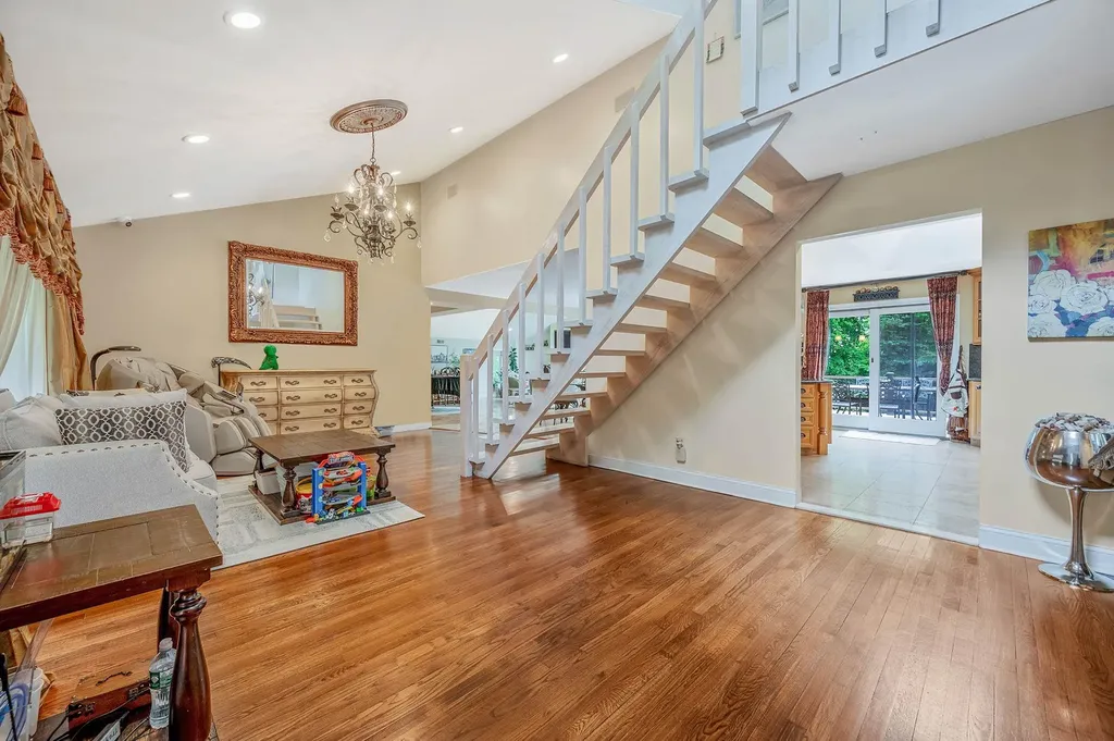 2 Farmview Drive Dix Hills NY 11746