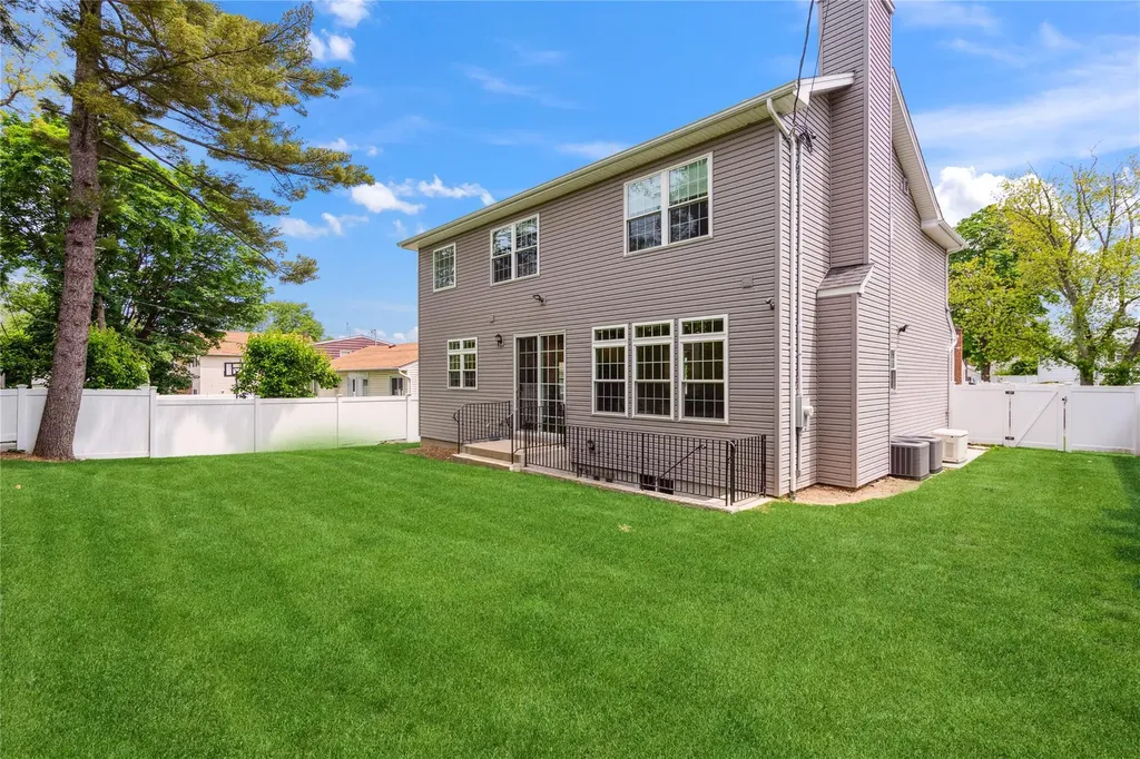 88 Willets Drive Syosset NY 11791