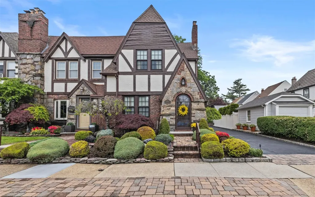 306 Buchanan Avenue Mineola NY 11501